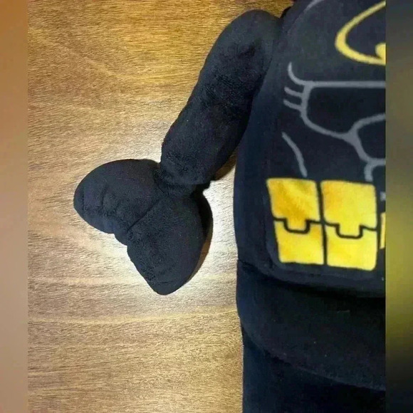 The LEGO BATMAN MOVIE 20" Extra Large Plush Stuffed Pillow Minifigure - Picture 5 of 11